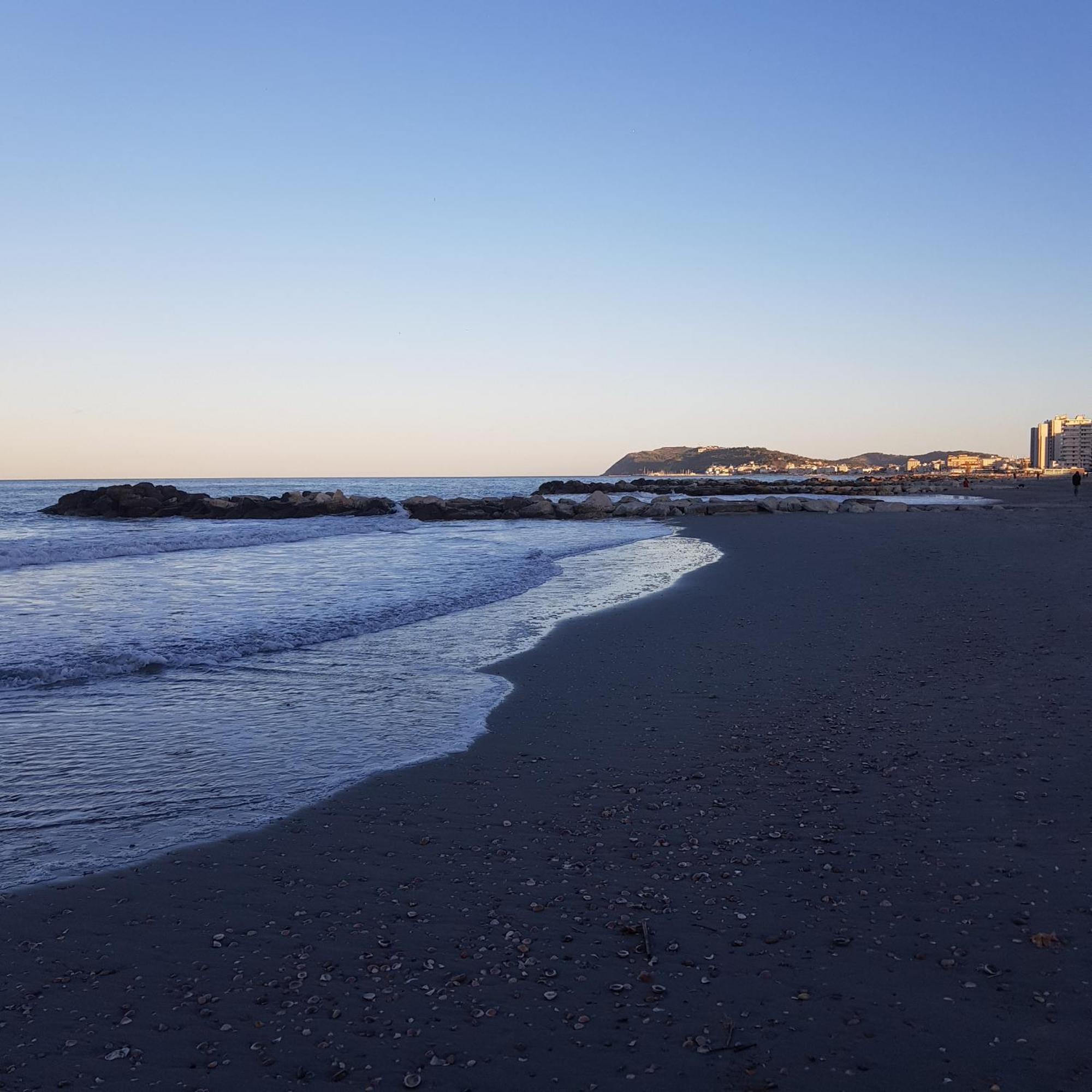 Luxurysmart Apartment Misano Adriatico Bagian luar foto